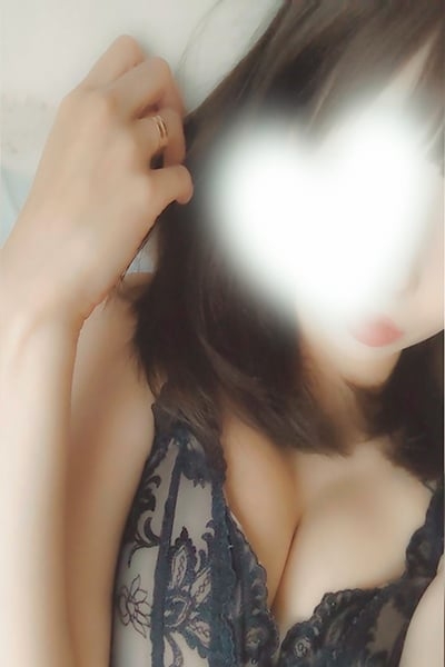 ひな【色気満点セクシー色白娘】