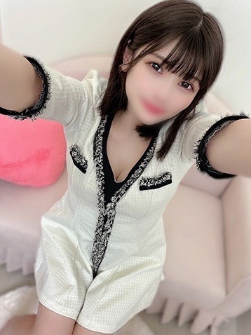 新人りあら